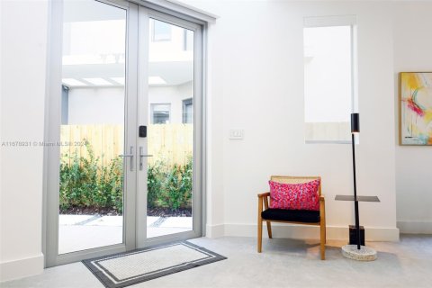 Adosado en alquiler en Miami, Florida, 4 dormitorios, 256.13 m2 № 2060052 - foto 8