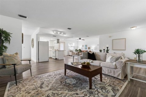 Villa ou maison à vendre à South Daytona, Floride: 3 chambres, 141.21 m2 № 1905079 - photo 6