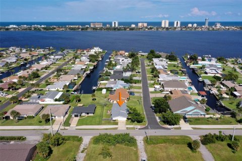 Villa ou maison à vendre à South Daytona, Floride: 3 chambres, 141.21 m2 № 1905079 - photo 2
