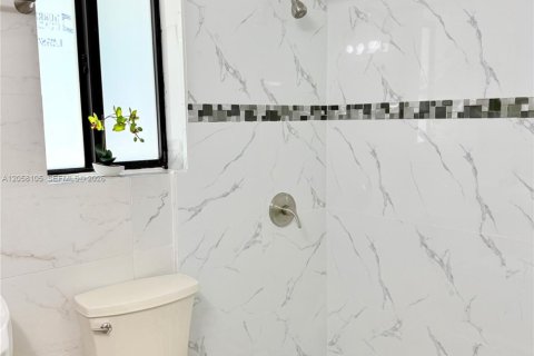 Снять в аренду виллу или дом в Норт-Майами, Флорида 2 спальни, 101.26м2, № 2245057 - фото 15