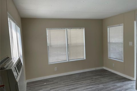 Commercial property in Largo, Florida 440 bedrooms, 9.29 sq.m. № 1873317 - photo 20