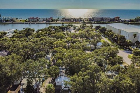 Commercial property in Largo, Florida 440 bedrooms, 9.29 sq.m. № 1873317 - photo 4