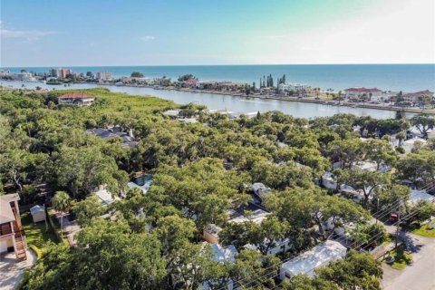 Commercial property in Largo, Florida 440 bedrooms, 9.29 sq.m. № 1873317 - photo 6