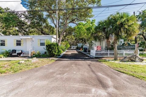 Commercial property in Largo, Florida 440 bedrooms, 9.29 sq.m. № 1873317 - photo 2