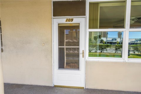 Купить кондоминиум в Сент-Питерсберг, Флорида 7 комнат, 98.48м2, № 2209523 - фото 2