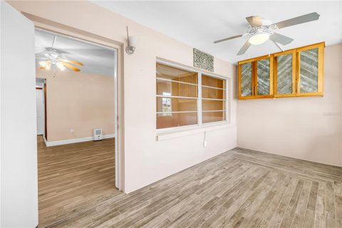 Купить кондоминиум в Сент-Питерсберг, Флорида 7 комнат, 98.48м2, № 2209523 - фото 13