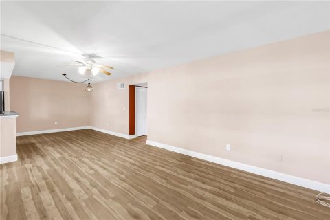Купить кондоминиум в Сент-Питерсберг, Флорида 7 комнат, 98.48м2, № 2209523 - фото 20