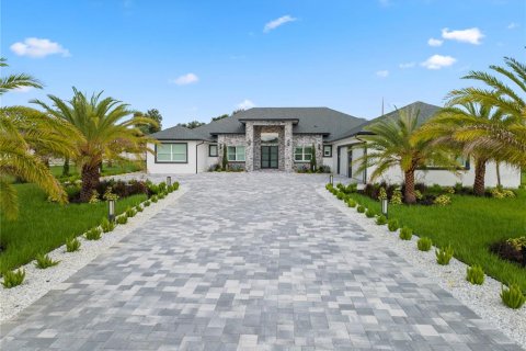Casa en alquiler en Eustis, Florida, 5 dormitorios, 455.59 m2 № 1908497 - foto 1
