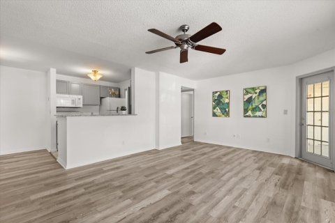 Condo in Orlando, Florida, 1 bedroom № 2094547 - photo 9