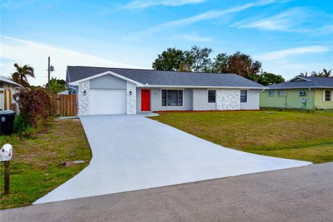 House in Saint Lucie, Florida 3 bedrooms, 144.18 sq.m. № 2166274