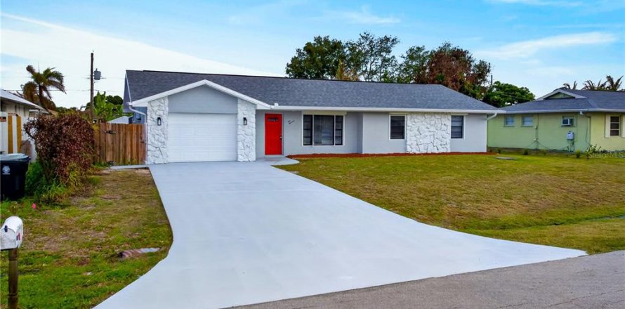 House in Saint Lucie, Florida 3 bedrooms, 144.18 sq.m. № 2166274
