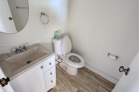 Condominio en venta en Delray Beach, Florida, 1 dormitorio, 66.89 m2 № 2018467 - foto 16