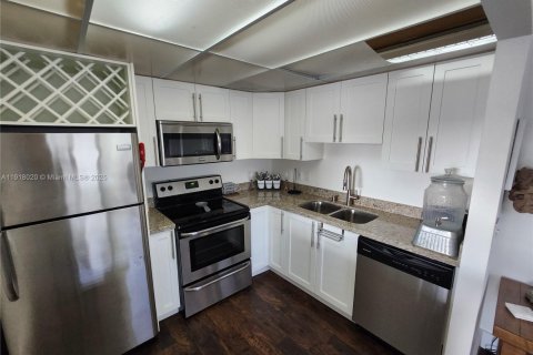 Condominio en venta en Delray Beach, Florida, 1 dormitorio, 66.89 m2 № 2018467 - foto 11