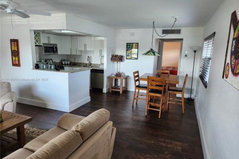 Condominio en venta en Delray Beach, Florida, 1 dormitorio, 66.89 m2 № 2018467 - foto 3