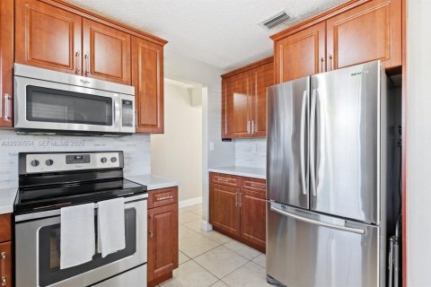 Townhouse in Coral Springs, Florida 3 bedrooms, 123.56 sq.m. № 2086701 - photo 10