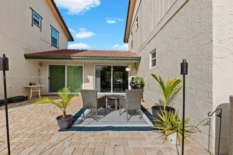 Townhouse in Coral Springs, Florida 3 bedrooms, 123.56 sq.m. № 2086701 - photo 23