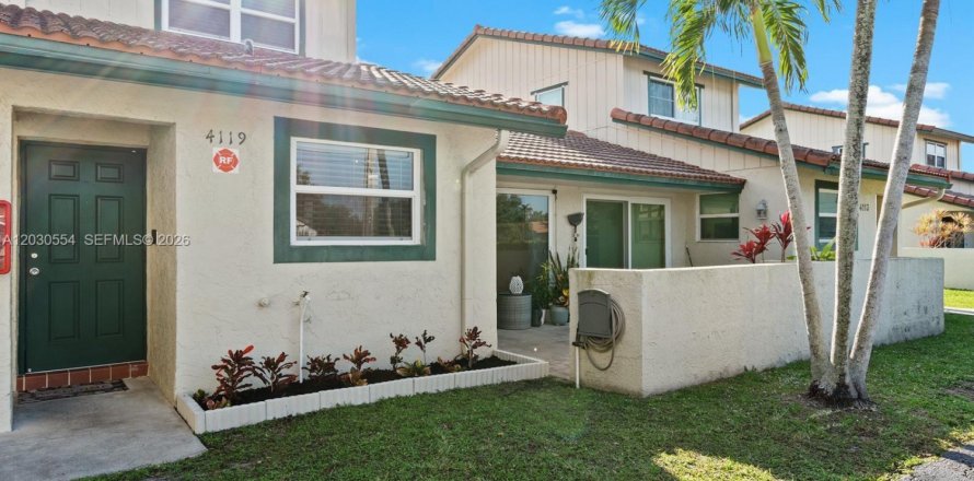 Townhouse in Coral Springs, Florida 3 bedrooms, 123.56 sq.m. № 2086701