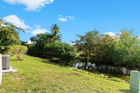 Townhouse in Coral Springs, Florida 3 bedrooms, 123.56 sq.m. № 2086701 - photo 24