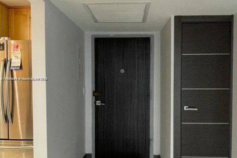 Condominio en venta en Hallandale Beach, Florida, 2 dormitorios, 126.35 m2 № 1889396 - foto 18