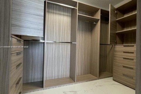 Condominio en venta en Hallandale Beach, Florida, 2 dormitorios, 126.35 m2 № 1889396 - foto 30