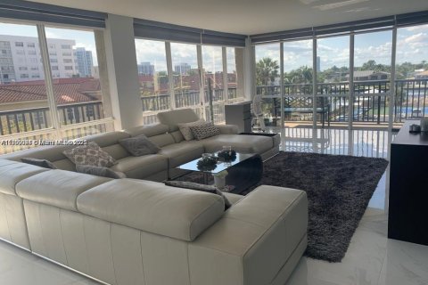 Condominio en venta en Hallandale Beach, Florida, 2 dormitorios, 126.35 m2 № 1889396 - foto 12