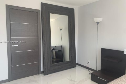 Condominio en venta en Hallandale Beach, Florida, 2 dormitorios, 126.35 m2 № 1889396 - foto 27