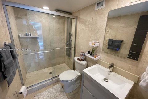 Condominio en venta en Hallandale Beach, Florida, 2 dormitorios, 126.35 m2 № 1889396 - foto 21