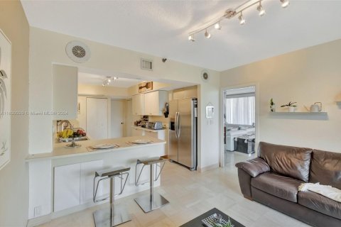 Condo in Aventura, Florida, 2 bedrooms  № 1603801 - photo 14
