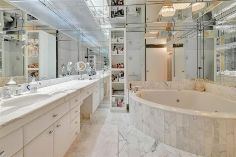 Condo in Aventura, Florida, 2 bedrooms  № 1603801 - photo 20