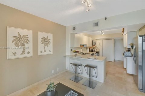 Condo in Aventura, Florida, 2 bedrooms  № 1603801 - photo 13