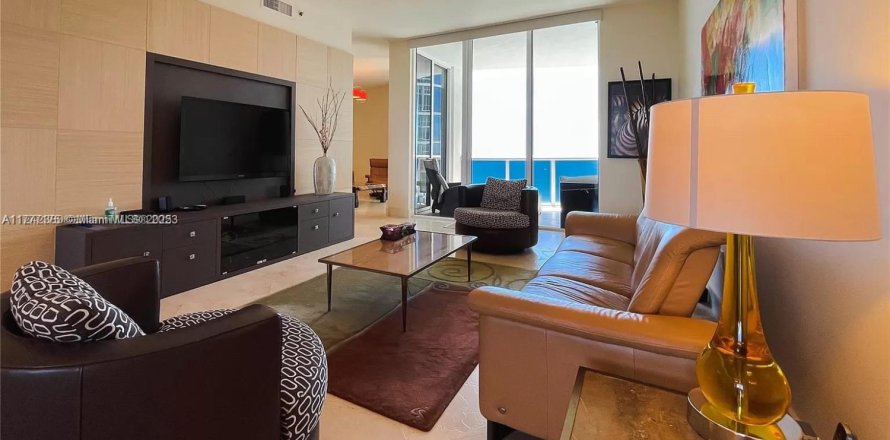 Condominio en Sunny Isles Beach, Florida, 3 dormitorios № 1868459