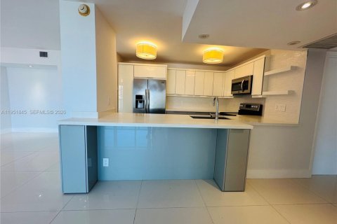 Condominio en venta en Sunny Isles Beach, Florida, 2 dormitorios, 141.3 m2 № 2008677 - foto 4