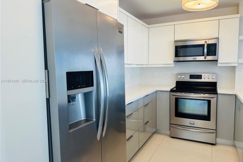 Condominio en venta en Sunny Isles Beach, Florida, 2 dormitorios, 141.3 m2 № 2008677 - foto 6