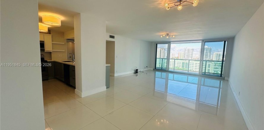 Condominio en Sunny Isles Beach, Florida, 2 dormitorios  № 2008677