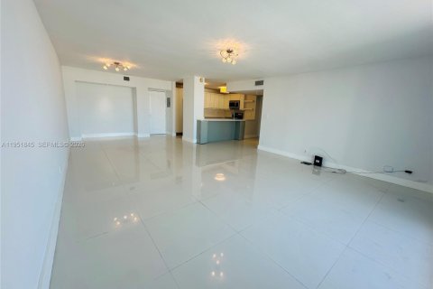 Condominio en venta en Sunny Isles Beach, Florida, 2 dormitorios, 141.3 m2 № 2008677 - foto 2