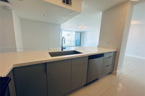 Condominio en venta en Sunny Isles Beach, Florida, 2 dormitorios, 141.3 m2 № 2008677 - foto 7