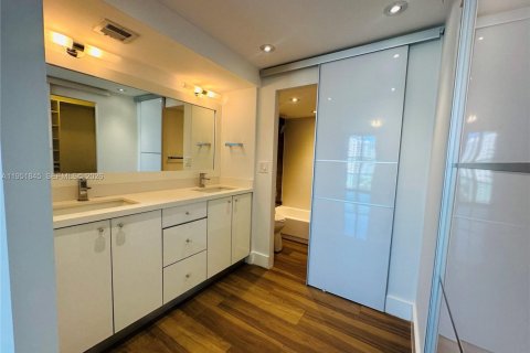 Condominio en venta en Sunny Isles Beach, Florida, 2 dormitorios, 141.3 m2 № 2008677 - foto 15