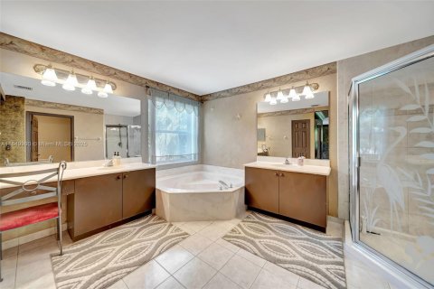House in Miramar, Florida 6 bedrooms, 348.38 sq.m. № 1857260 - photo 30