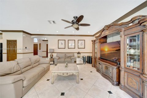 House in Miramar, Florida 6 bedrooms, 348.38 sq.m. № 1857260 - photo 19