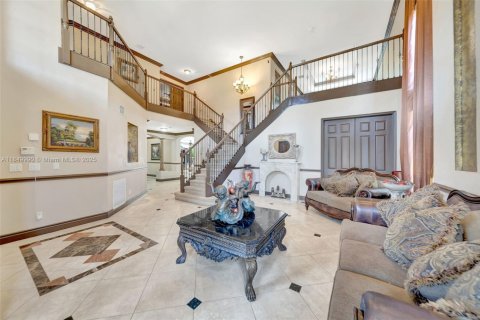 House in Miramar, Florida 6 bedrooms, 348.38 sq.m. № 1857260 - photo 10
