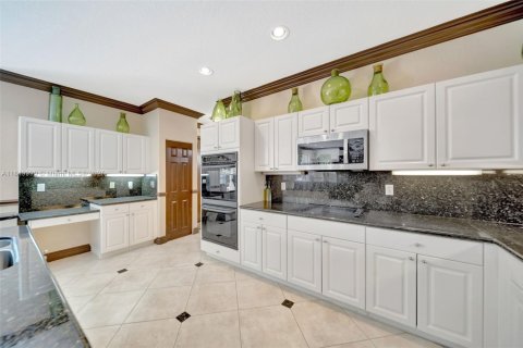 House in Miramar, Florida 6 bedrooms, 348.38 sq.m. № 1857260 - photo 15