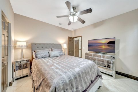 House in Miramar, Florida 6 bedrooms, 348.38 sq.m. № 1857260 - photo 21