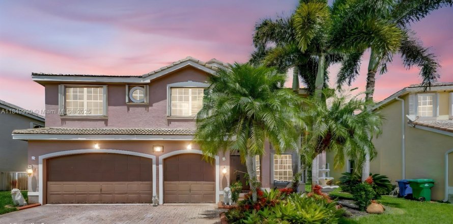 House in Miramar, Florida 6 bedrooms, 348.38 sq.m. № 1857260