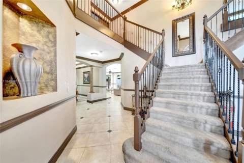 House in Miramar, Florida 6 bedrooms, 348.38 sq.m. № 1857260 - photo 11