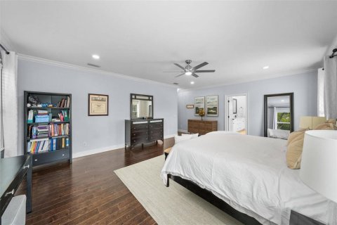 House in Tampa, Florida 4 bedrooms, 389.82 sq.m. № 1426458 - photo 30