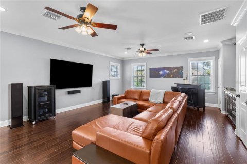House in Tampa, Florida 4 bedrooms, 389.82 sq.m. № 1426458 - photo 24