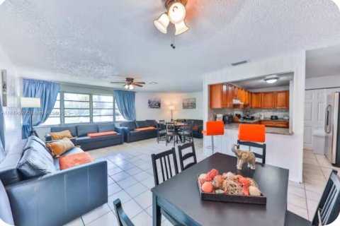 House in Fort Lauderdale, Florida 3 bedrooms, 214.42 sq.m. № 1961157 - photo 2