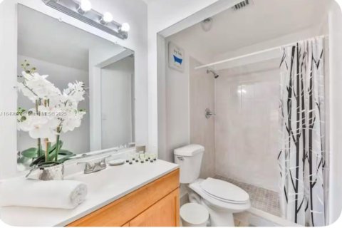 House in Fort Lauderdale, Florida 3 bedrooms, 214.42 sq.m. № 1961157 - photo 9