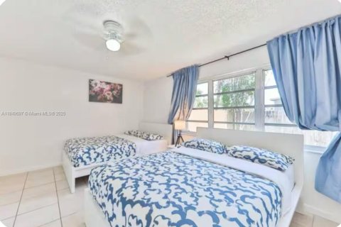 House in Fort Lauderdale, Florida 3 bedrooms, 214.42 sq.m. № 1961157 - photo 10