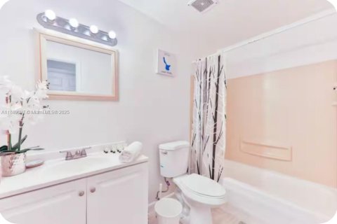 House in Fort Lauderdale, Florida 3 bedrooms, 214.42 sq.m. № 1961157 - photo 6